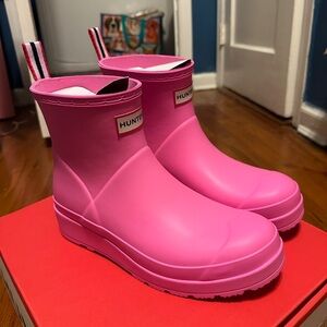 Hunter W PLAY SHORT BOOT HIGHLIGHTER PINK Size 8